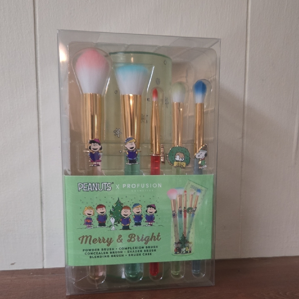 Profusion Cosmetics Peanuts Merry & Bright Brush Set